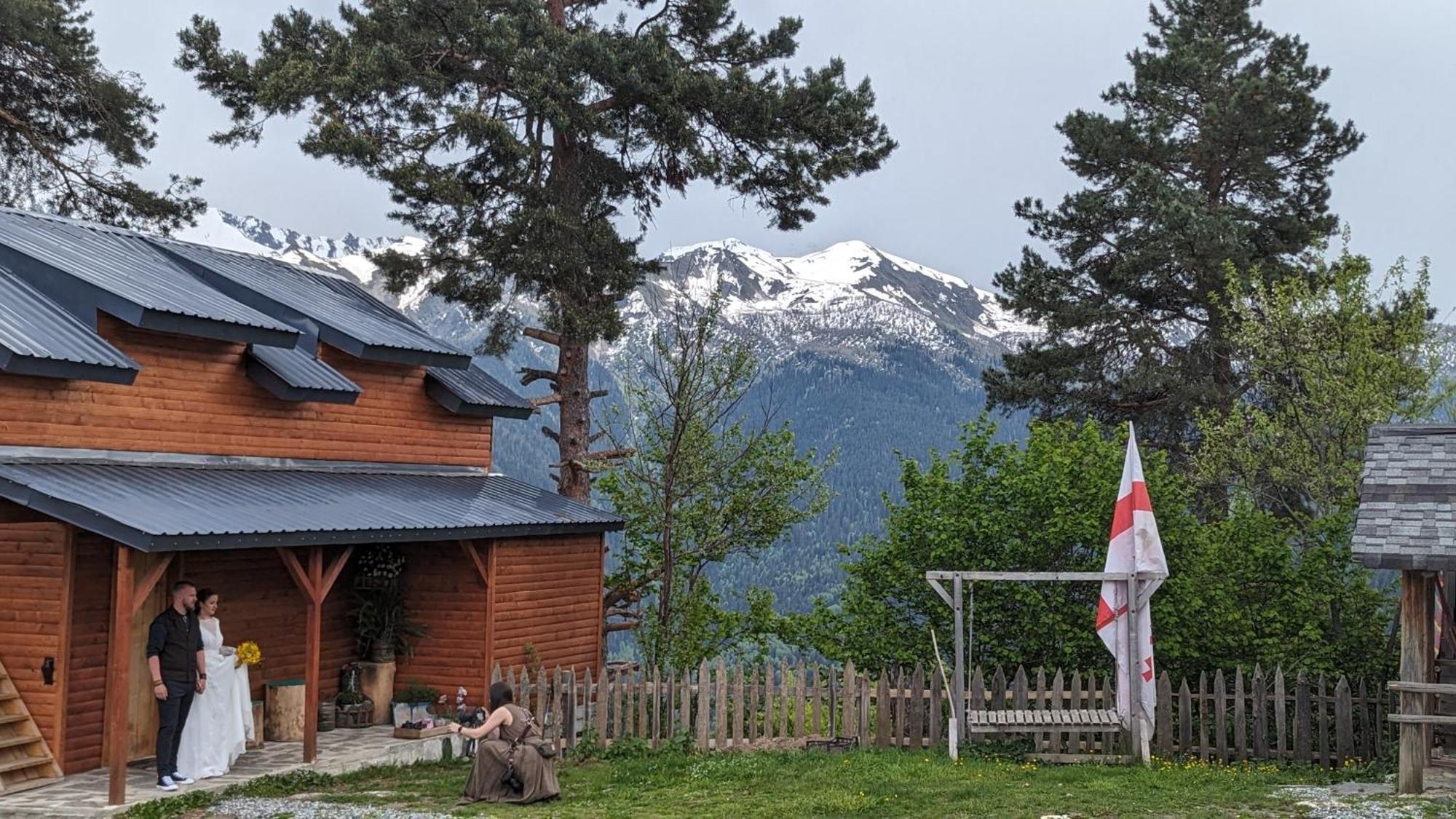 Heshkili Huts Svaneti Keshkili Bilik gambar
